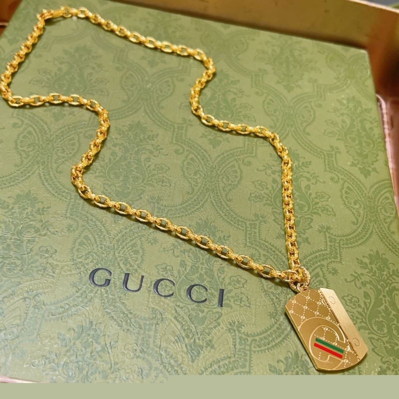 G*u*i necklaces